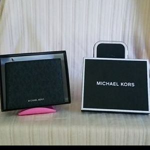 Michael Kors Mens Jet Set Slim MK Signature Wallet